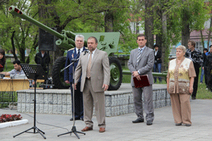 АН Чекменев открывает митинг